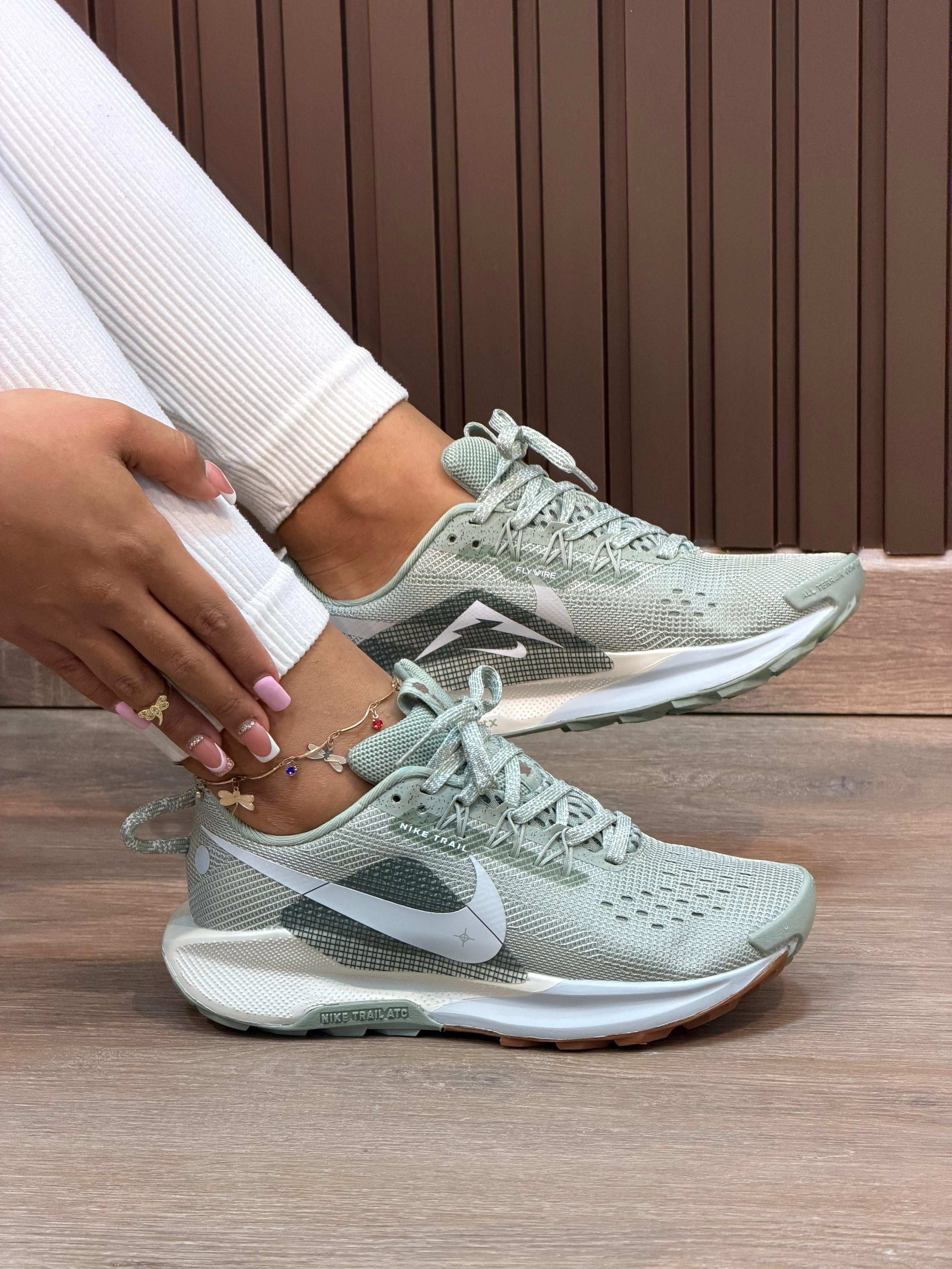 NIKE TRAIL