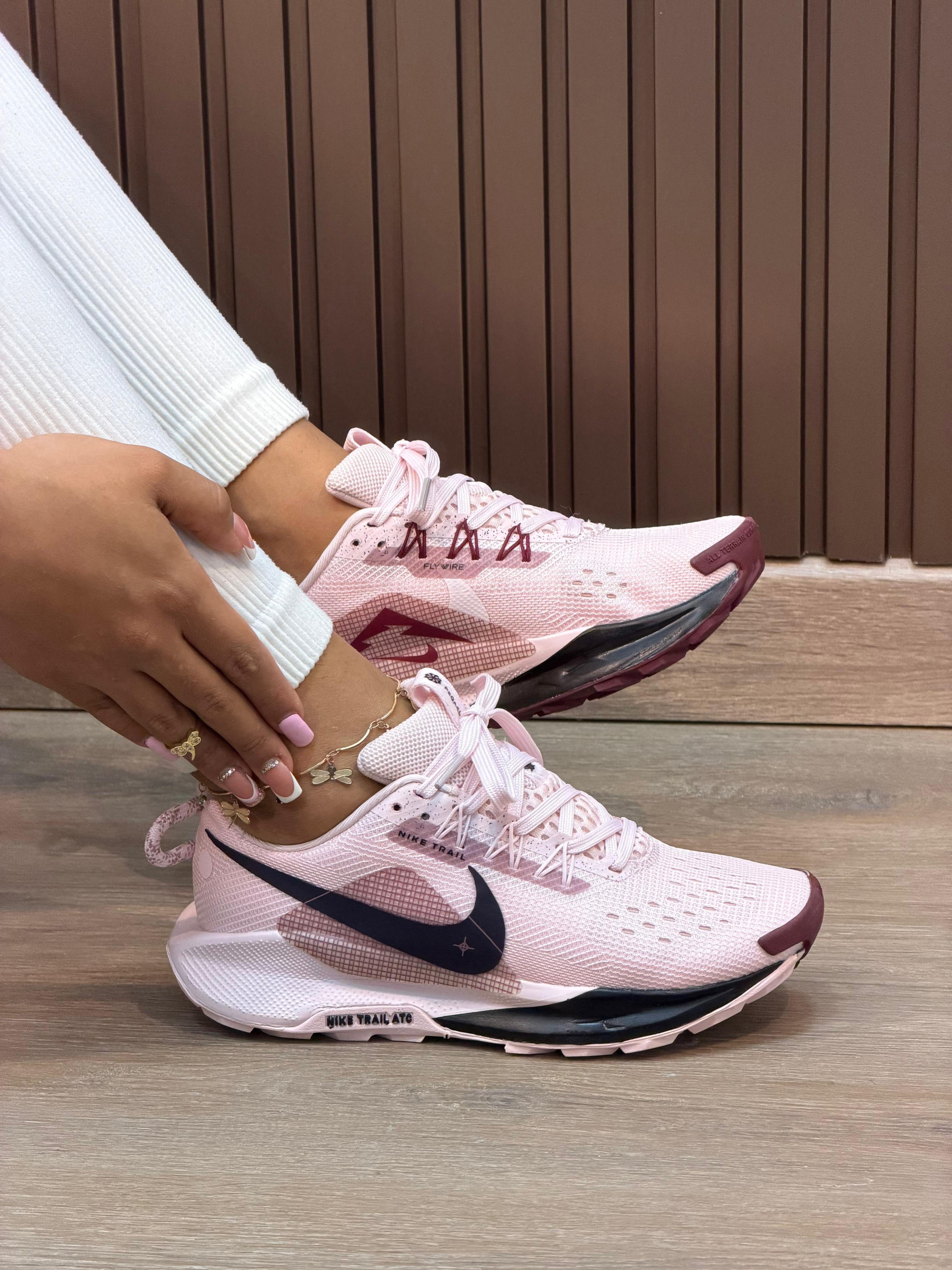 NIKE TRAIL