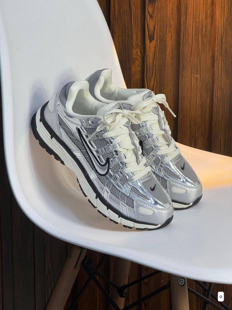 NIKE P6000